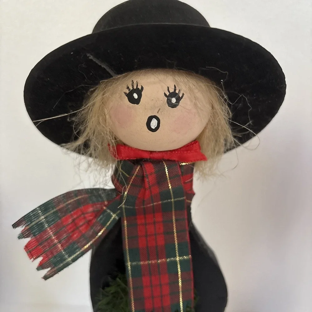 Wooden Family Christmas Carolers By Katherine Harris‎ & Carl 2000 Vintage